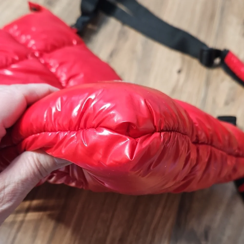 ISkin Summit 15 Q.West Vibrant Red Quilted Puffer Laptop Bag